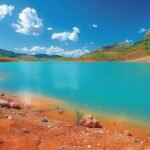 Découvrez le lac de Salagou : latitude 43.6502211, longitude 3.374165 pour une aventure inoubliable