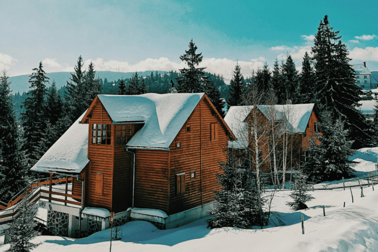 Comment aménager sa location saisonnière pour le printemps et l'hiver : conseils pratiques pour l’Île-de-France et les Alpes