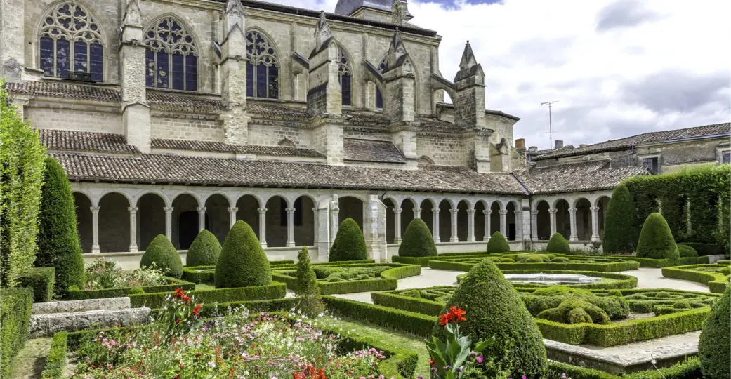 Détente dans les jardins de la ville