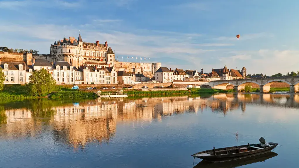 Admirer la vue depuis les bords de Loire 1