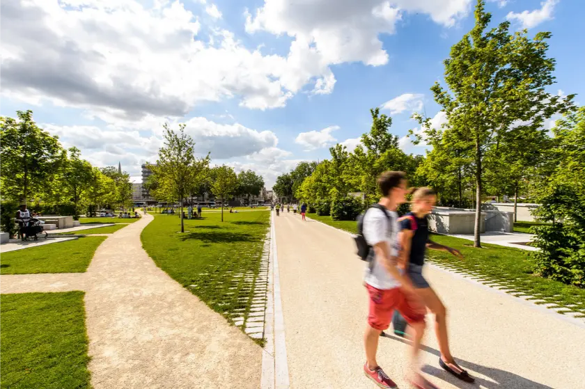 Se promener dans le Parc de la Brèche