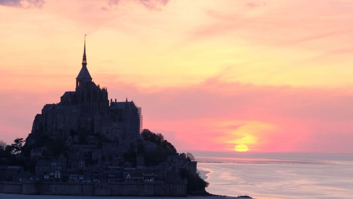 coucher de soleil depuis le tumulus Saint Michel
