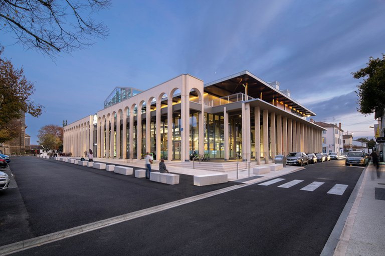 Flâner dans les Halles de Dax