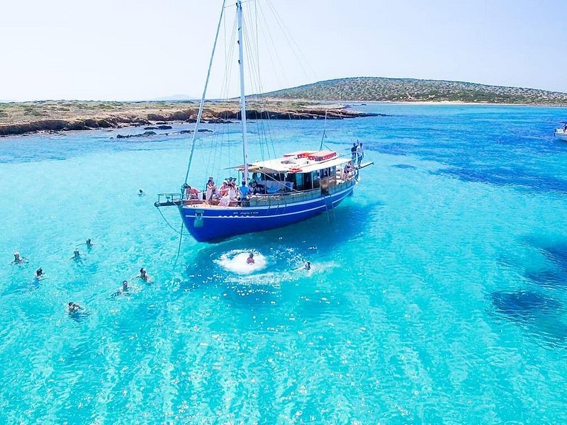 meilleures choses à faire à Paros Faire une excursion en bateau autour de l’île