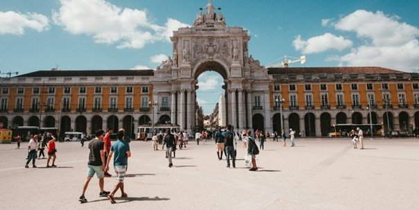 Combien faut il compter pour l’alimentation, les transports et les dépenses du quotidien