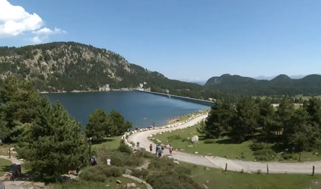 Où se trouve l’endroit correspondant aux coordonnées latitude 42.5715623 et longitude 1.9991648