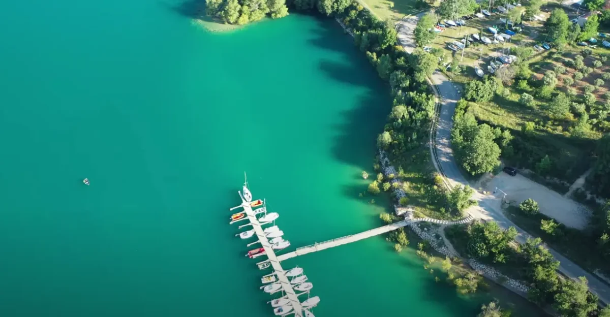 Où se trouvent les coordonnées latitude 43.7715417 et longitude 6.18982619999997