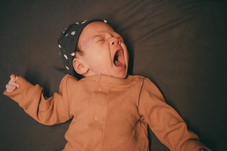 découvrez tout sur la régression du sommeil chez le bébé : causes, symptômes et conseils pour aider votre enfant à retrouver un sommeil paisible.