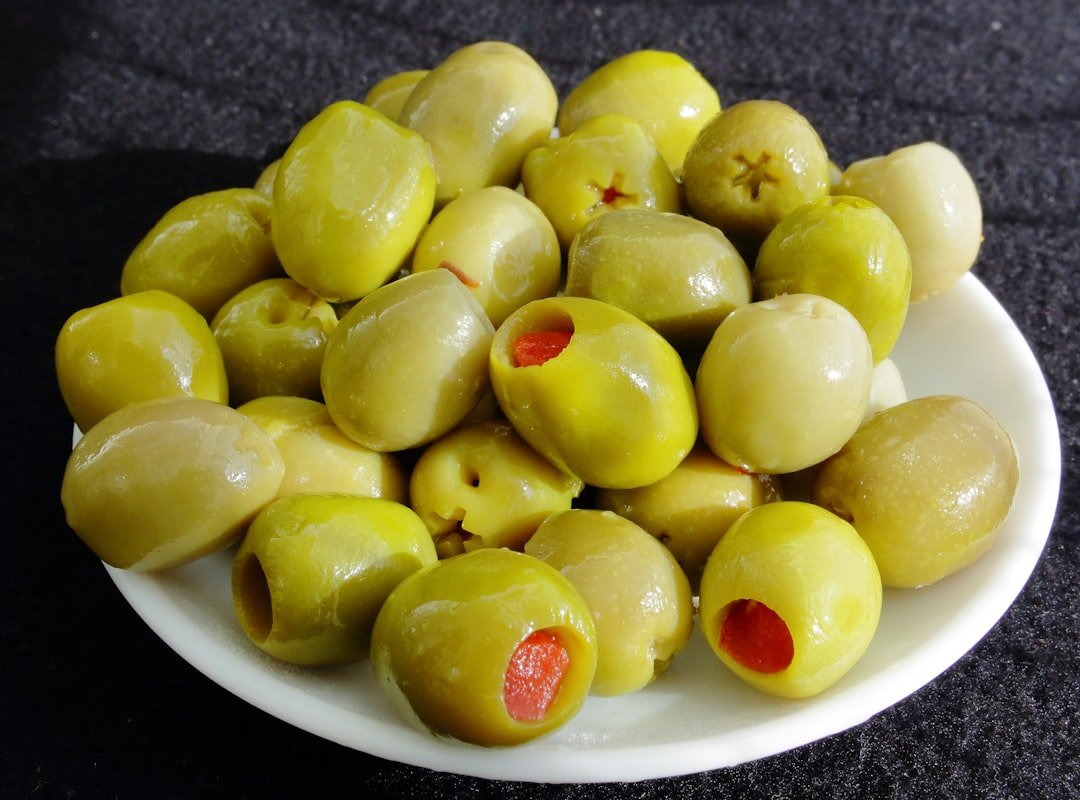 découvrez nos méthodes traditionnelles et modernes pour conserver les olives tout en préservant leur saveur et leur qualité.