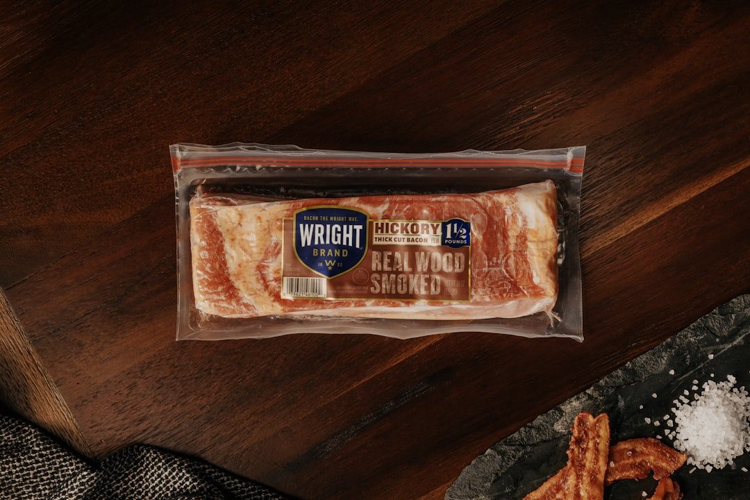 découvrez nos saucisses croustillantes, délicieusement dorées à l'extérieur et juteuses à l'intérieur, parfaites pour un repas savoureux et rapide.