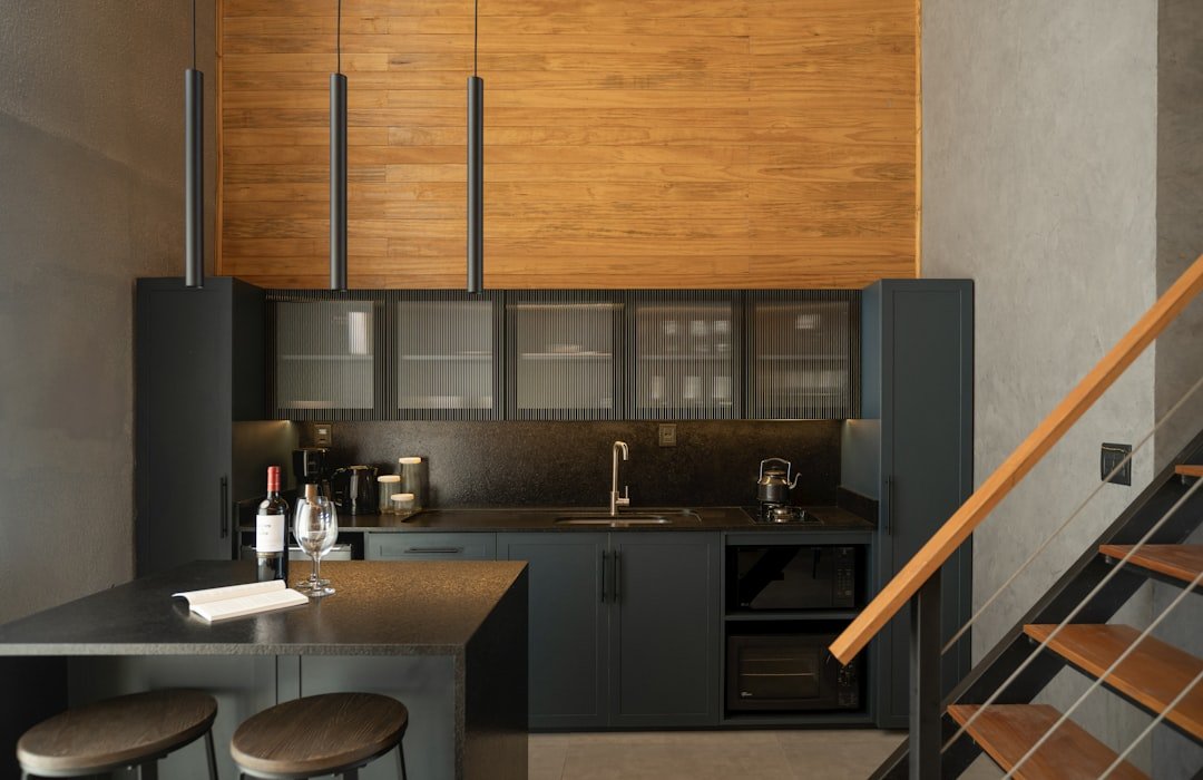 découvrez des idées inspirantes de couleurs pour les murs de cuisine afin de créer un espace chaleureux et élégant.