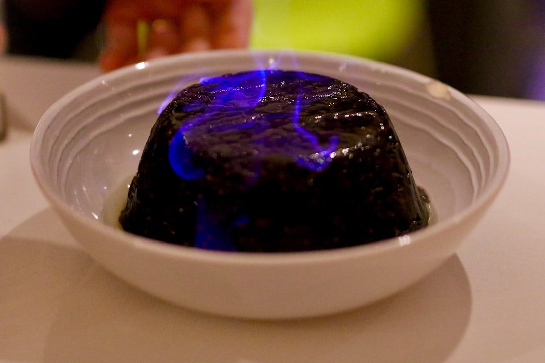 apprenez à faire fondre rapidement du chocolat au micro-ondes avec nos astuces simples et efficaces pour un résultat lisse et parfait à chaque fois.