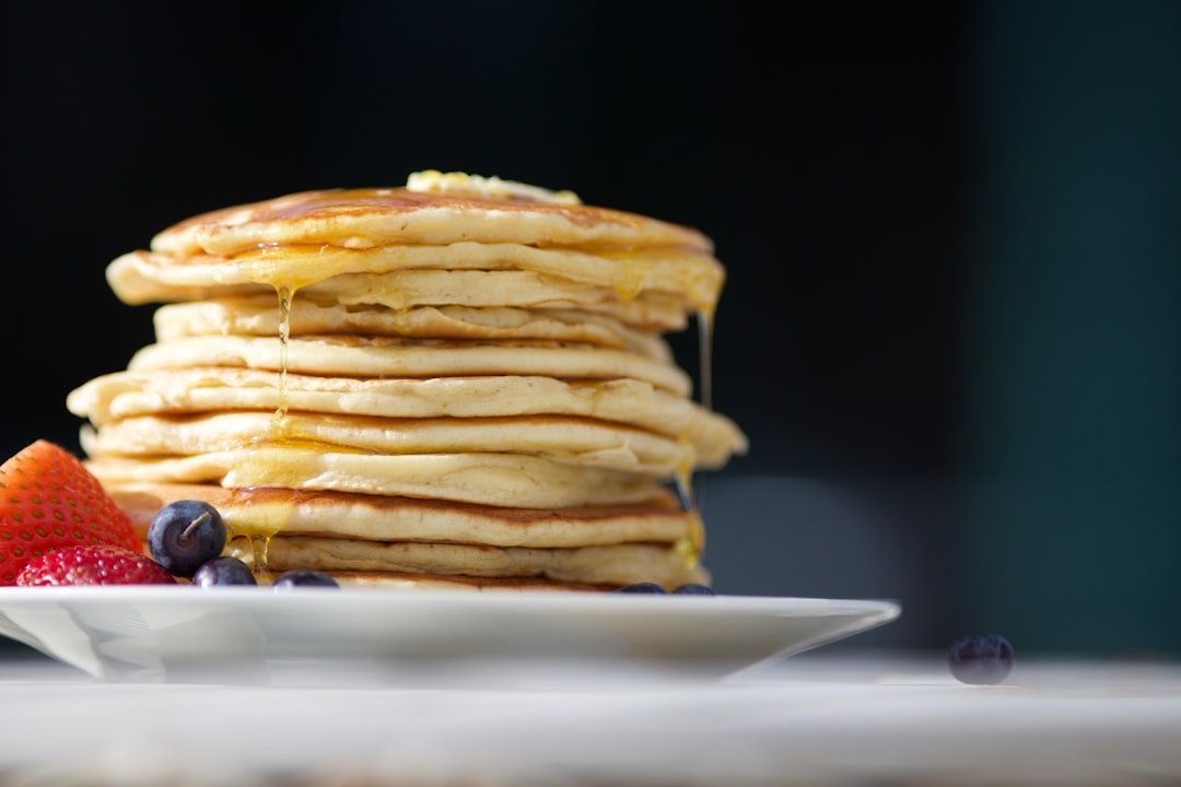 découvrez notre recette facile et rapide de pancakes moelleux, parfaits pour un petit-déjeuner gourmand en famille.