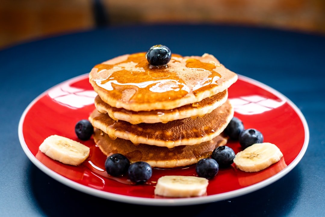 découvrez notre recette facile et rapide de pancakes moelleux, parfaits pour un petit-déjeuner gourmand en famille ou entre amis.