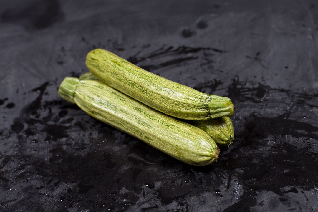 découvrez les meilleures méthodes pour conserver les courgettes fraîches plus longtemps, qu'il s'agisse de congélation, de mise en conserve ou de séchage.
