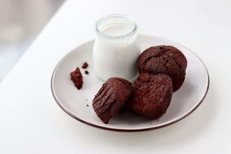 découvrez notre recette délicieuse de yaourt au chocolat, alliant douceur et onctuosité pour une gourmandise saine et savoureuse.