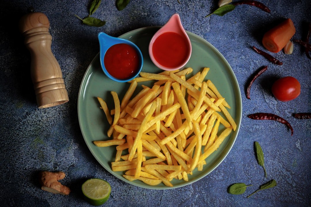 recette de frites croustillantes à la friteuse à air pour un snack sain et savoureux en un rien de temps.