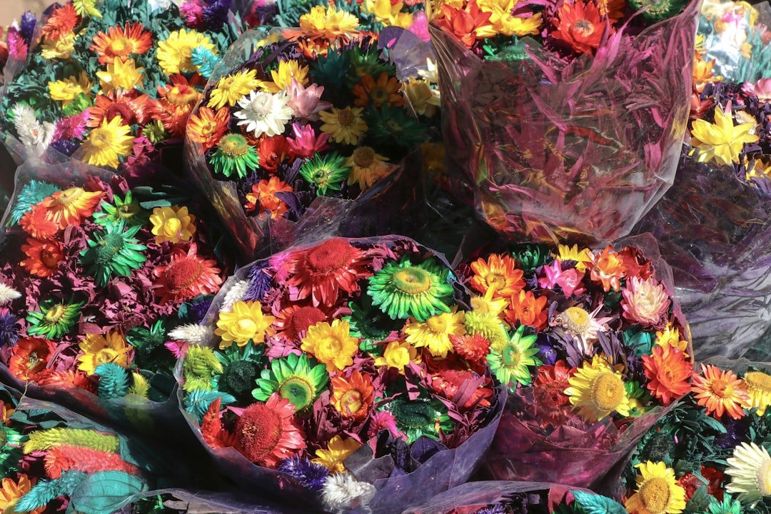 découvrez notre bouquet de fleurs comestibles en chocolat, une délicieuse et élégante surprise gourmande parfaite pour toutes les occasions.