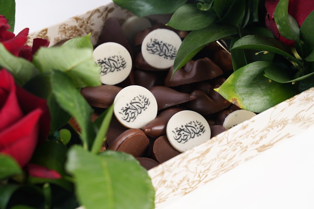 un bouquet de fleurs comestibles en chocolat, alliant beauté et gourmandise pour des cadeaux originaux et délicieux.