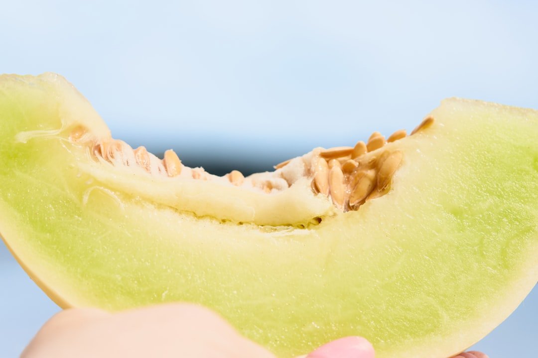 découvrez nos astuces faciles et efficaces pour garder votre melon frais plus longtemps et savourez-le à son apogée.