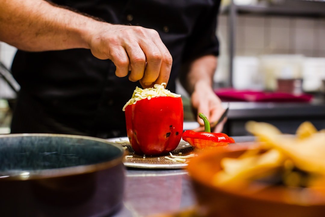 découvrez nos techniques efficaces pour éplucher facilement les poivrons et gagner du temps en cuisine.