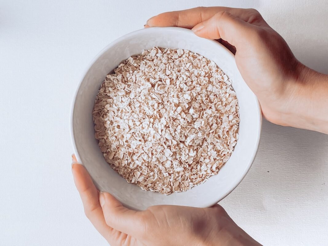 découvrez nos astuces et techniques pour cuire le riz parfaitement à chaque fois, que ce soit au riz cantonnais, basmati ou arborio.