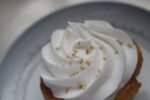découvrez comment réaliser une crème chantilly parfaite, légère et onctueuse, idéale pour sublimer tous vos desserts.
