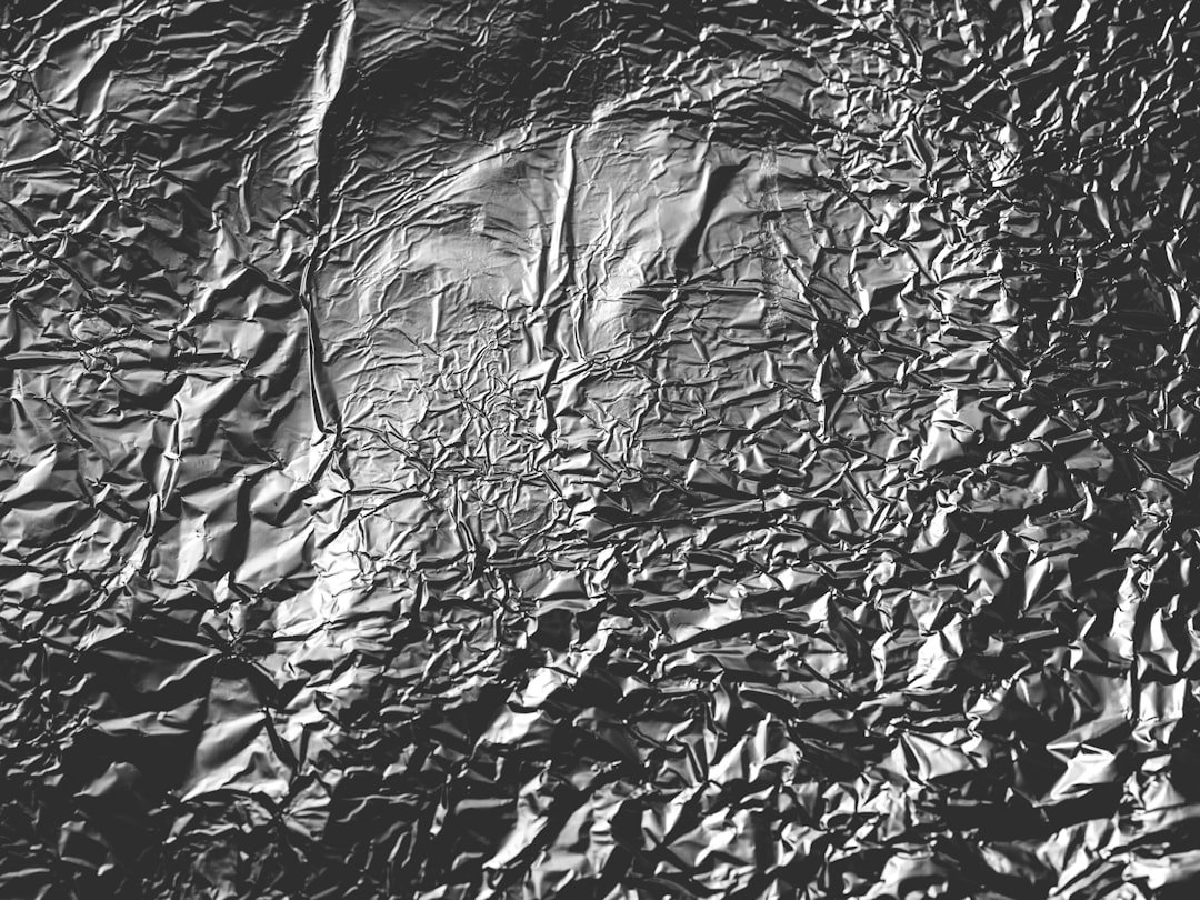 découvrez la compatibilité de l'aluminium avec différents matériaux et applications pour garantir durabilité et performance.