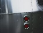 découvrez comment assurer la compatibilité de l'aluminium avec différents matériaux et environnements pour optimiser durabilité et performance.