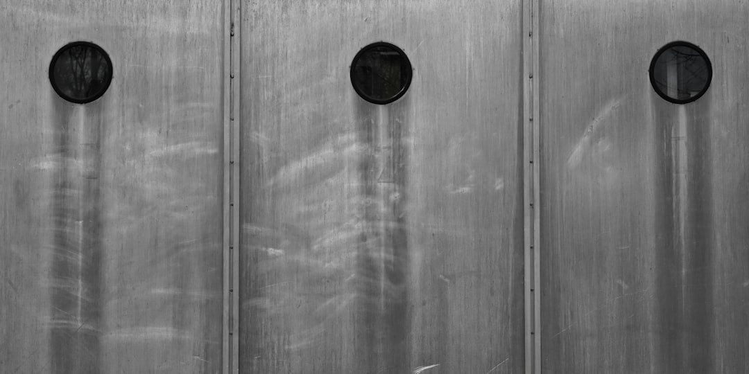 découvrez les propriétés de compatibilité de l'aluminium avec différents matériaux pour garantir durabilité et performance dans vos projets.
