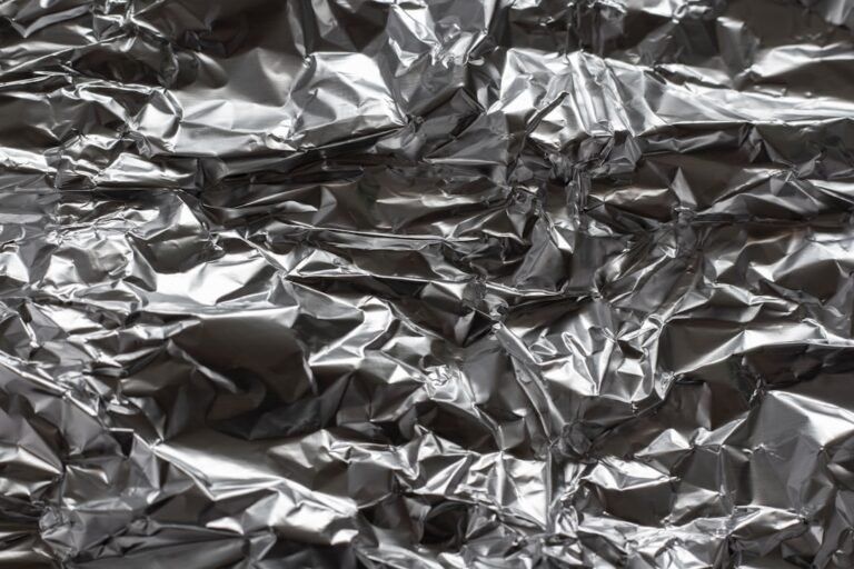 découvrez les conseils essentiels pour utiliser du papier aluminium en toute sécurité dans votre friteuse à air, afin de garantir une cuisson optimale et éviter tout risque.