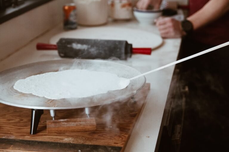 crêpière électrique facile à utiliser pour des crêpes parfaites à la maison. cuisson rapide et uniforme avec un appareil pratique et design.