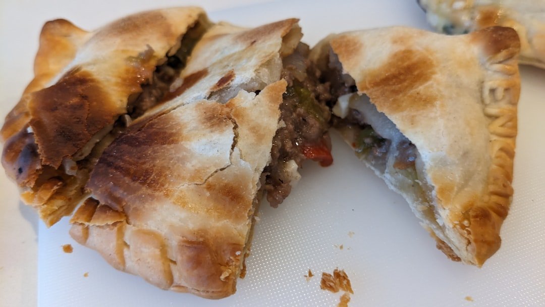 découvrez une recette facile de pâté en croûte à la viande hachée, parfaite pour un repas savoureux et réconfortant.