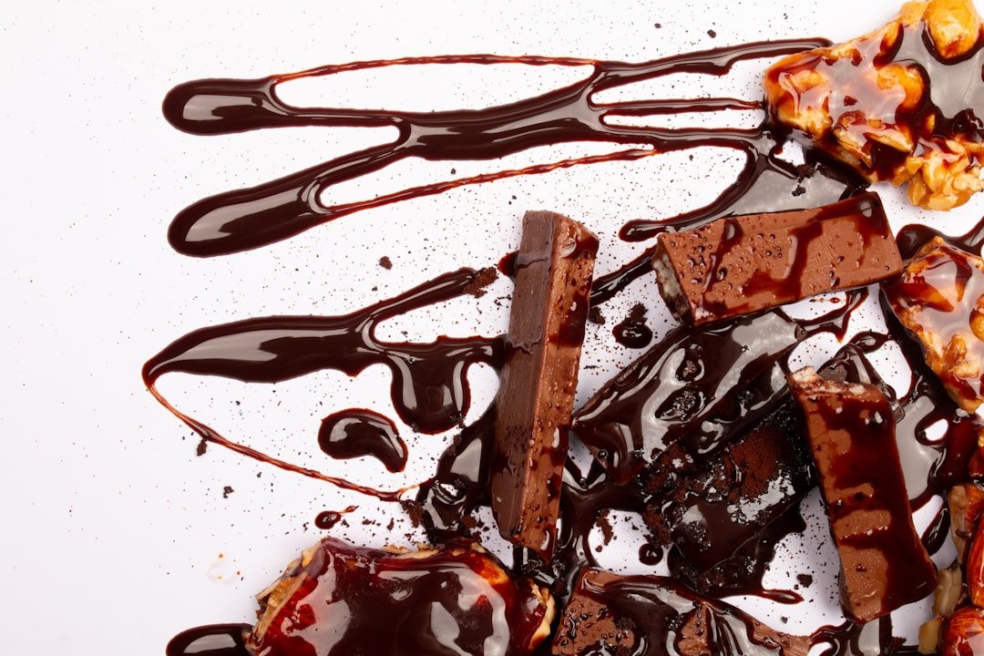 découvrez notre recette facile et délicieuse de sauce au chocolat maison, parfaite pour accompagner vos desserts préférés.