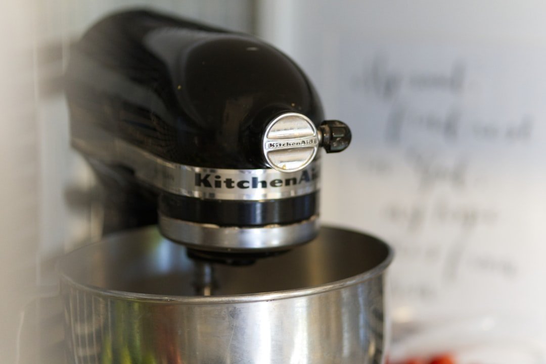 découvrez le robot de cuisine polyvalent qui simplifie la préparation de vos repas au quotidien. gagnez du temps avec un appareil performant et facile à utiliser.