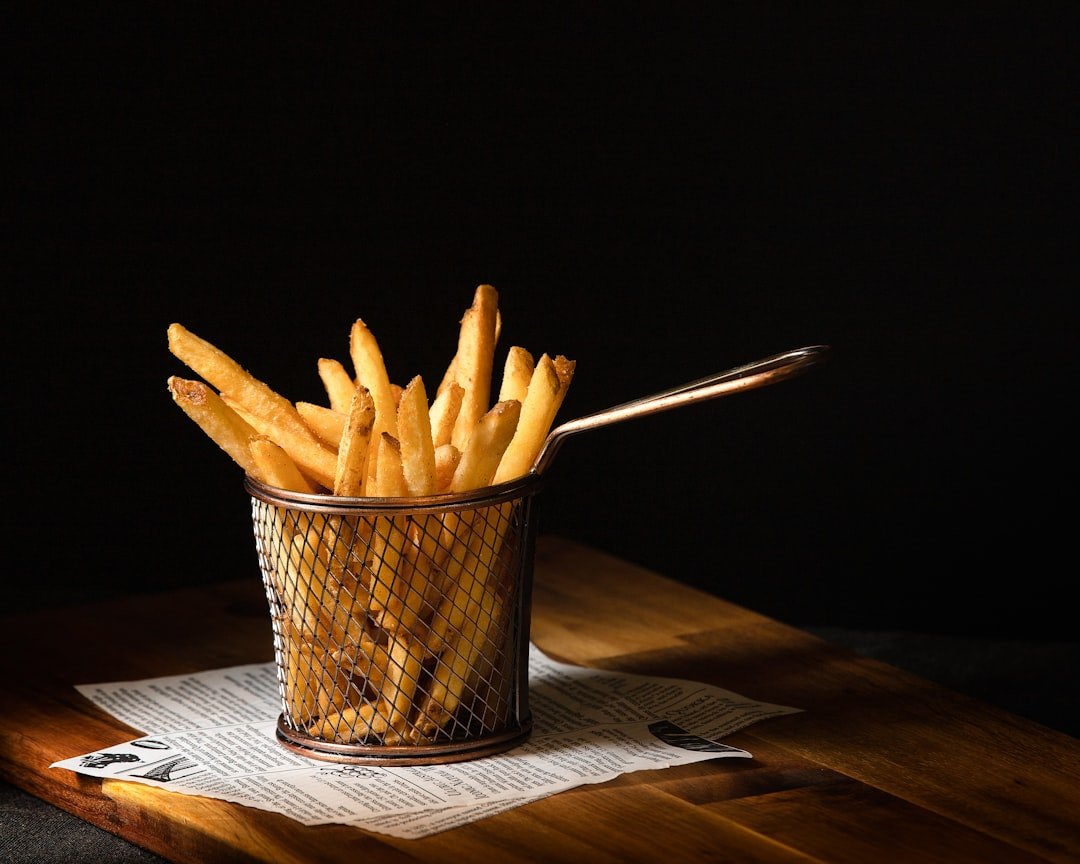 coupe-frites manuel de haute qualité pour des frites maison croustillantes et uniformes. facile à utiliser et durable, idéal pour une préparation rapide.