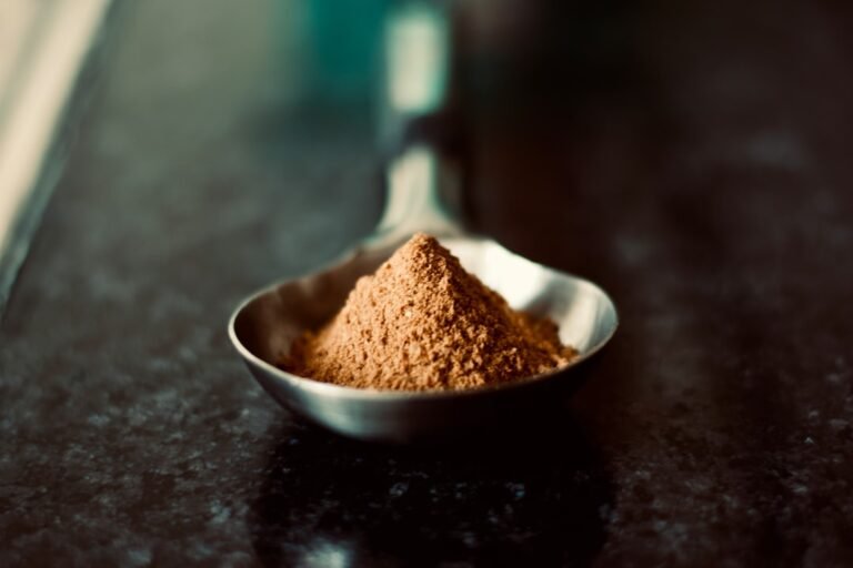 poudre de chocolat pour micro-ondes : facile et rapide à préparer pour des boissons chaudes savoureuses et réconfortantes.