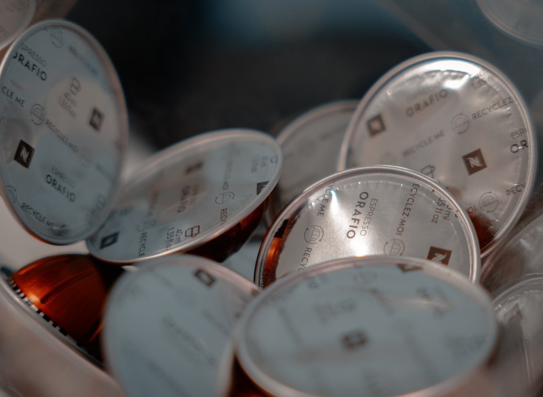 découvrez comment détartrer efficacement votre machine nespresso pour garantir un café toujours parfait et prolonger sa durée de vie.