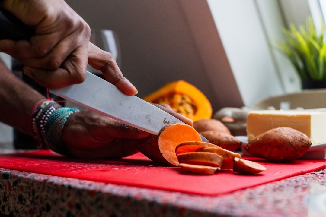 découvrez comment éplucher facilement une courge butternut avec nos astuces simples et rapides pour préparer vos recettes préférées.