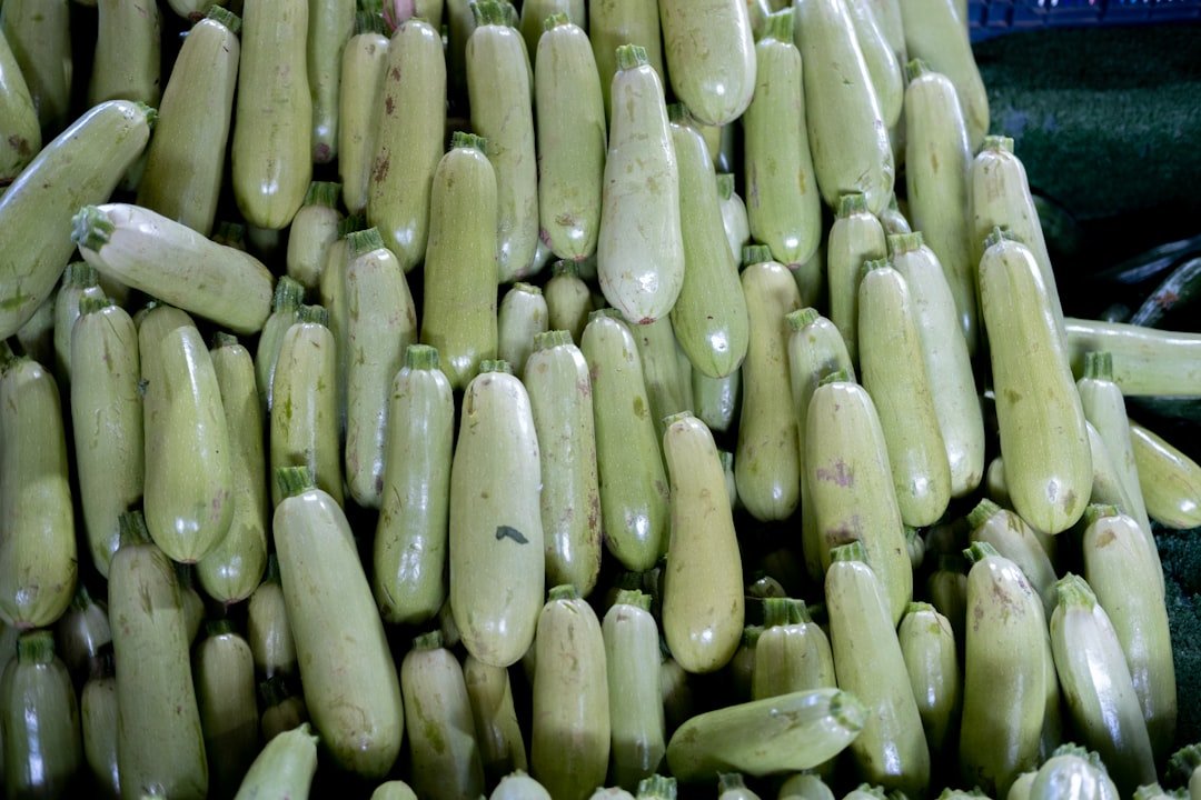 découvrez les bienfaits du peeling à la chayote pour une peau éclatante et revitalisée. un soin naturel et efficace pour exfolier en douceur et stimuler le renouvellement cellulaire.
