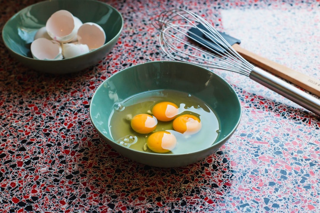 découvrez comment préparer des blancs d'œufs parfaits à chaque fois, pour des recettes légères et savoureuses.
