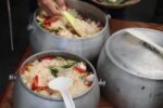 découvrez comment cuisiner parfaitement le riz thaïlandais avec notre guide simple et efficace pour un riz savoureux et moelleux à chaque fois.