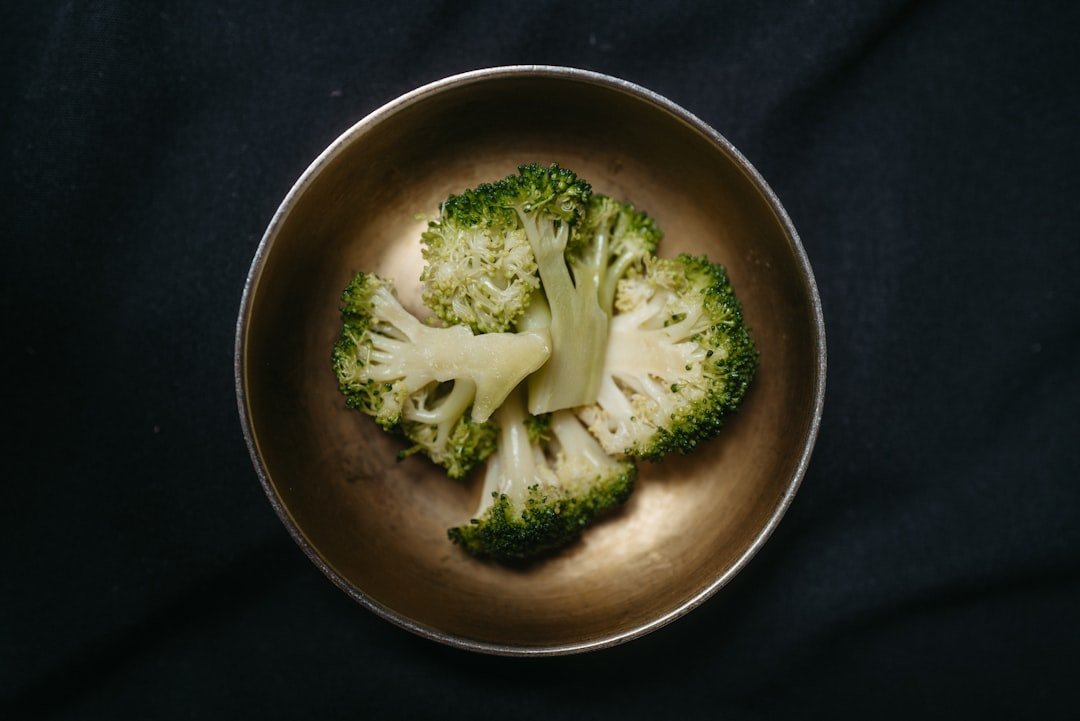 découvrez comment préparer du brocoli à la vapeur, une méthode saine pour conserver ses vitamines et son croquant délicieux.