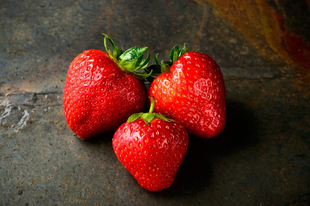découvrez la fraîcheur intense de la fraise, un goût fruité et naturel qui éveille vos sens à chaque bouchée.