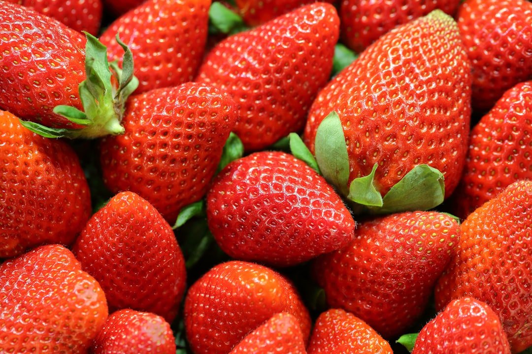 découvrez la fraîcheur éclatante de la fraise, un goût sucré et naturel qui évoque l'été et la vitalité.