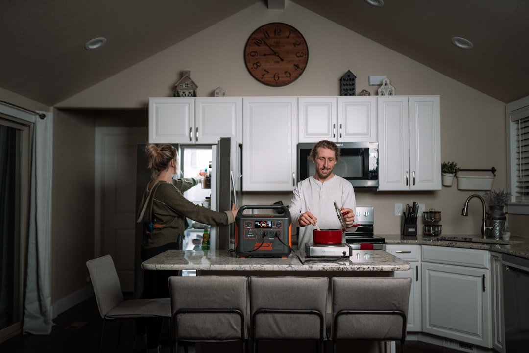 découvrez le coût de l'électricité pour utiliser une friteuse à air et comment optimiser votre consommation d'énergie tout en préparant des repas sains et rapides.
