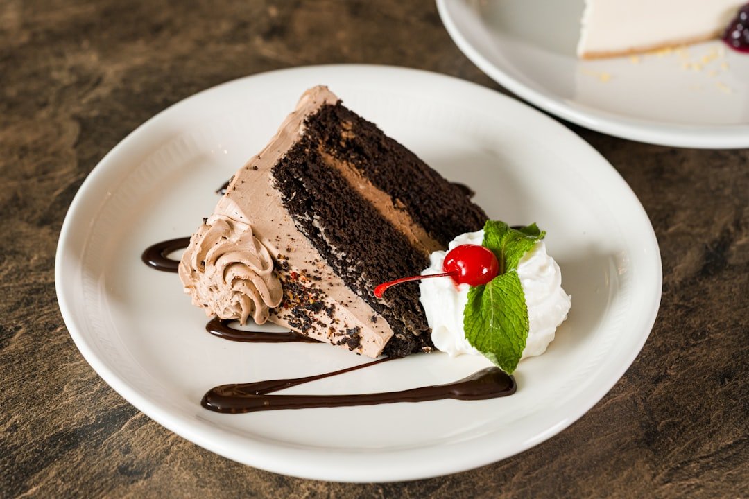 découvrez une recette délicieuse de glaçage au chocolat, parfaite pour sublimer vos gâteaux et cupcakes avec une touche fondante et gourmande.