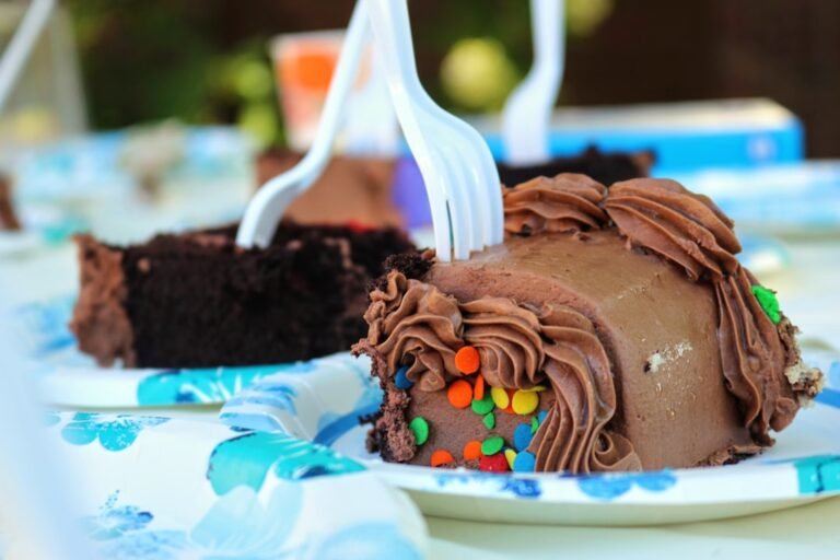découvrez notre recette délicieuse et facile de glaçage au chocolat, parfait pour sublimer vos gâteaux et desserts.