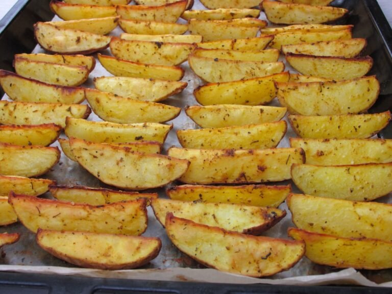 découvrez comment préparer de délicieuses pommes de terre croustillantes avec une friteuse à air, pour un goût savoureux et une cuisson saine.