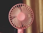 découvrez notre ventilateur 2-en-1 alliant performance et polyvalence pour un confort optimal chez vous.
